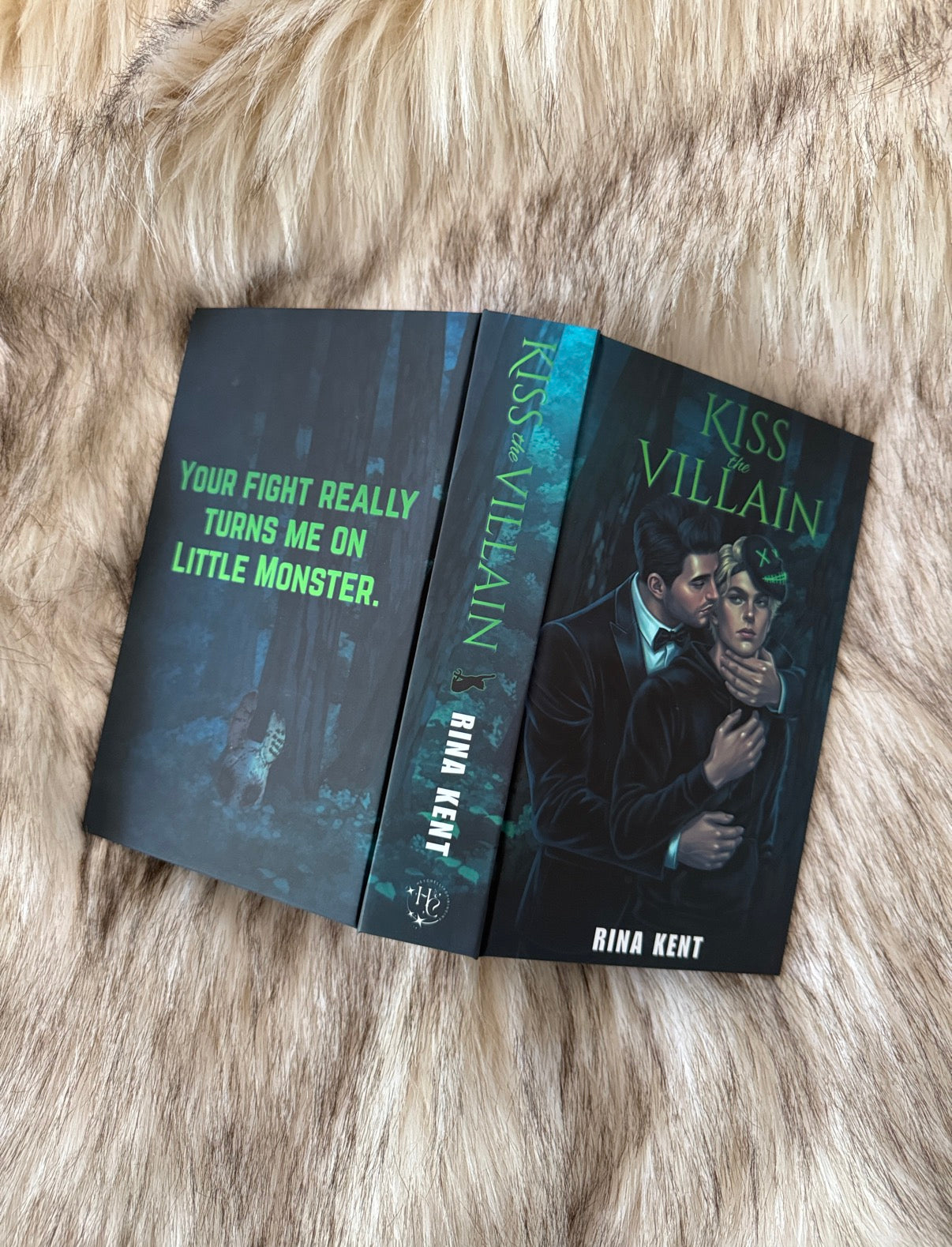 Kiss the Villain by Rina Kent